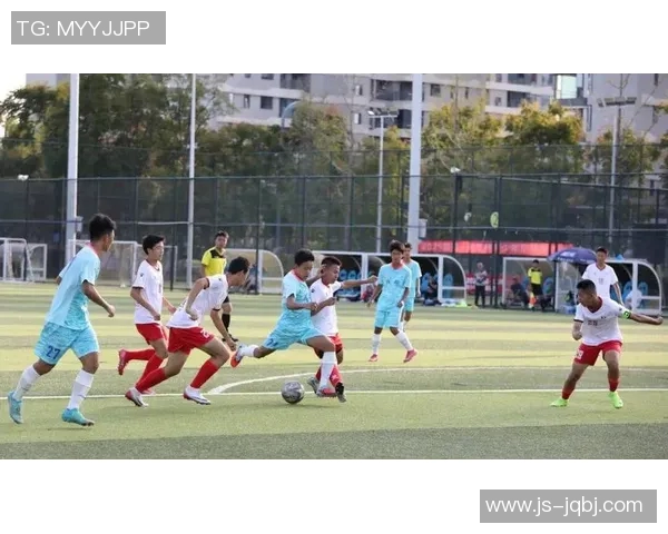 成都足球队比赛经验引发热议球迷对战术选择和球员表现各执己见