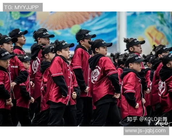 深圳街舞队技术探讨：如何提升街舞技巧与团队协作能力